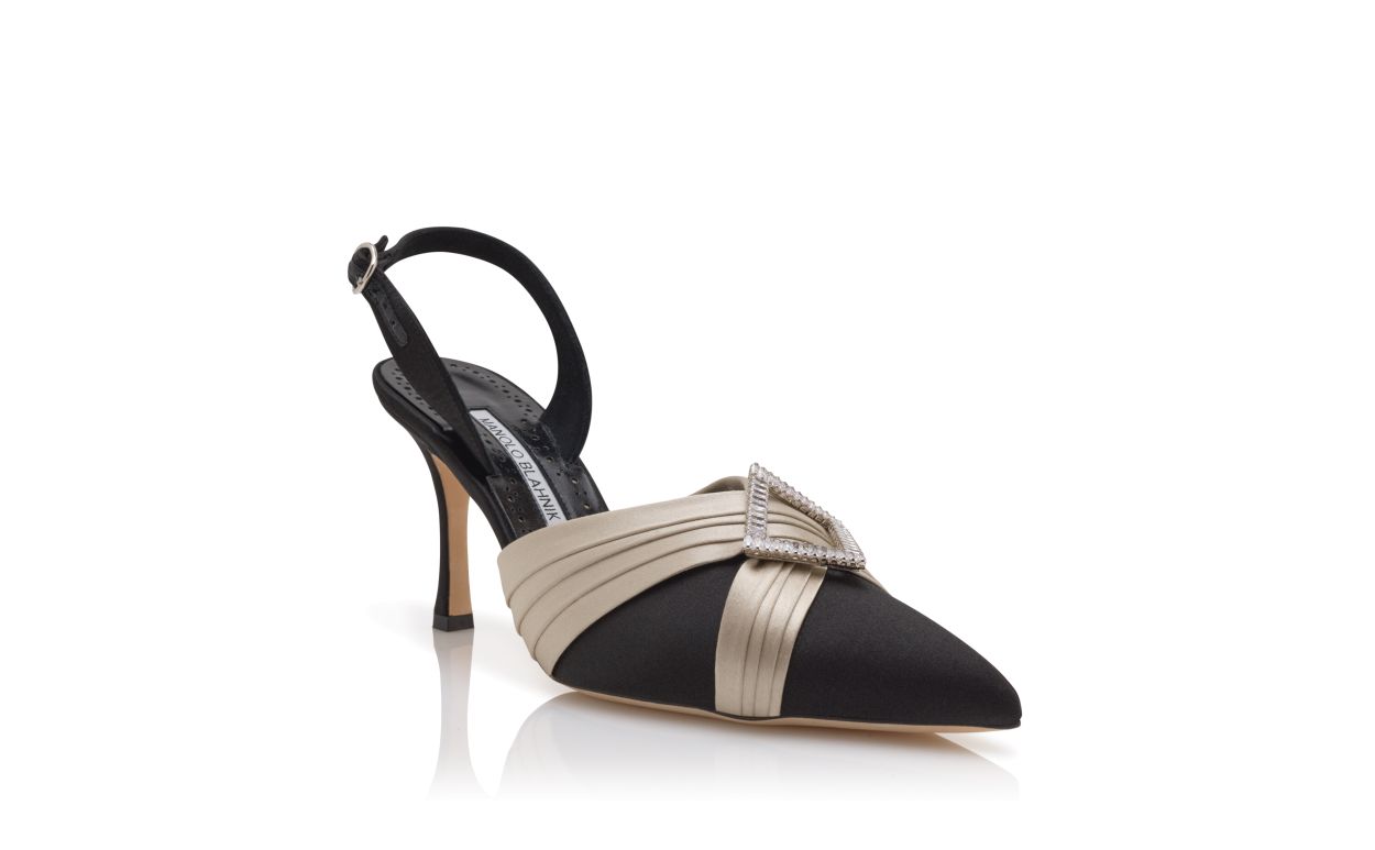 Pompas de Satén Negro con Detalle Plisado y Cierre Tipo Slingback