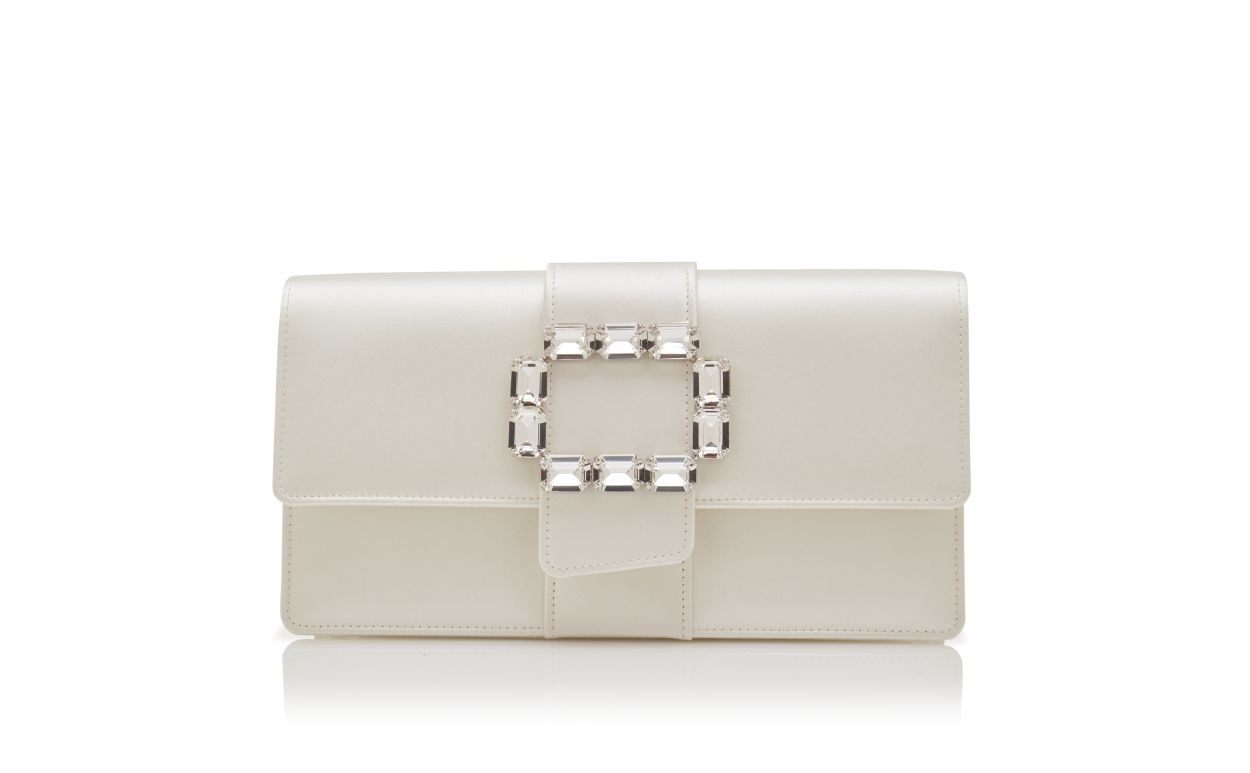 Bolso de mano rectángulo de satín crema con hebilla de cristal