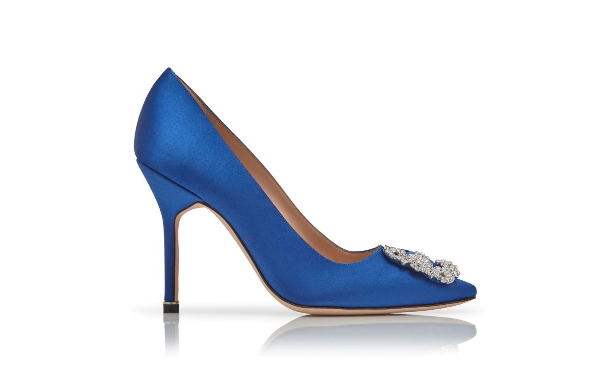 Zapatillas de satín azul con hebilla de joyería
