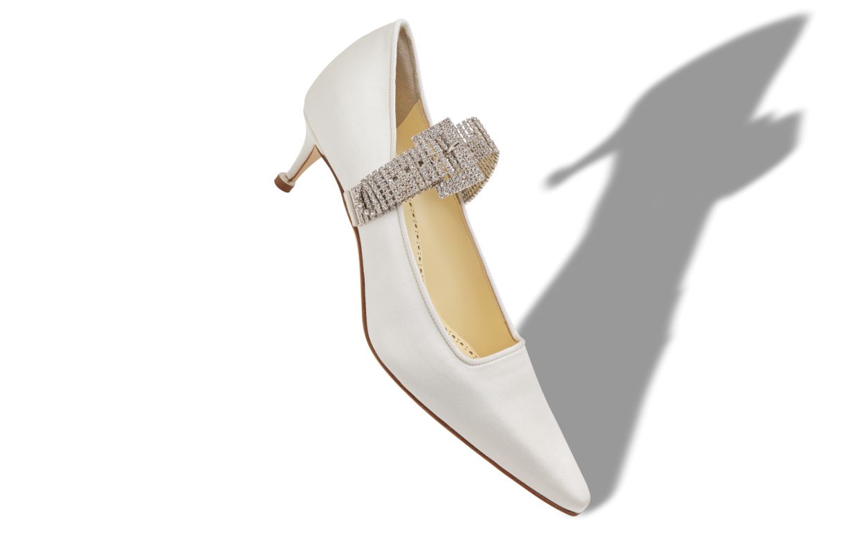 Zapatos de tacón con cordones decorados con cristales en cremallera de satín crema