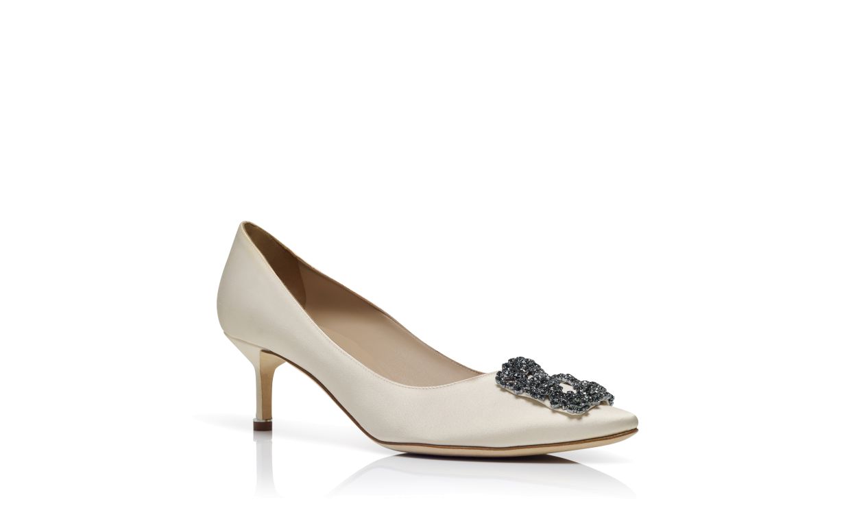 Zapatos de tacón con hebilla de joya de satín blanco