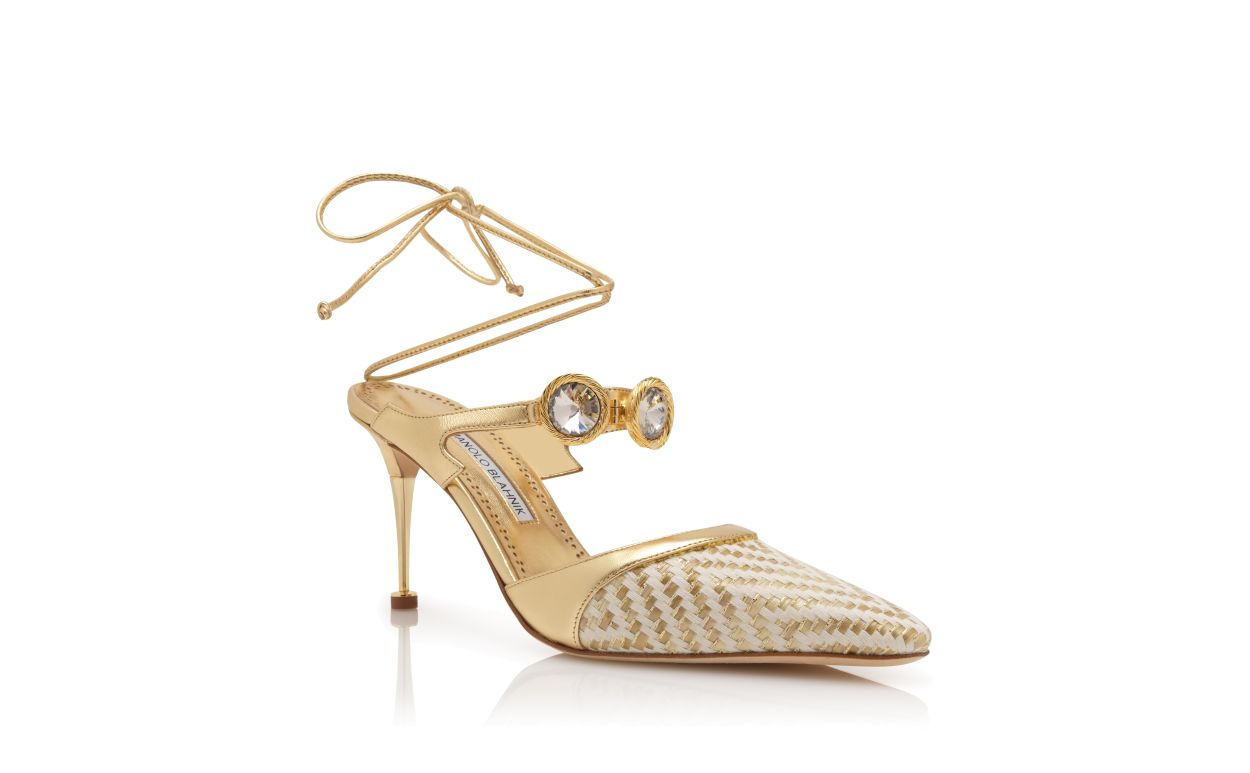 Zapatillas de tacón con tobillera de cuero napa dorado y detalles de cristal
