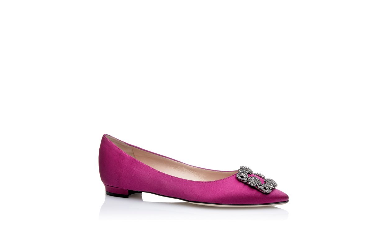 Zapatillas planas de satén fucsia oscuro con hebilla de joyería