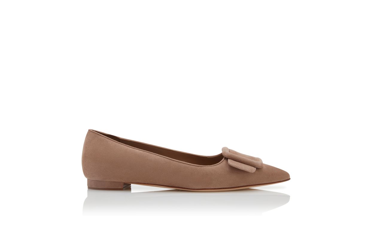 Zapatillas planas de ante beige con detalle de hebilla