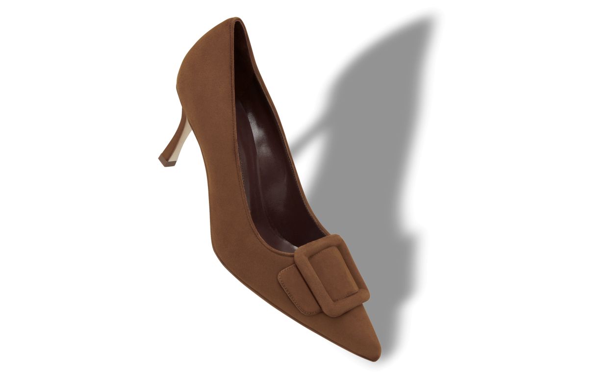 Zapatos de tacón de ante marrón con detalle de hebilla