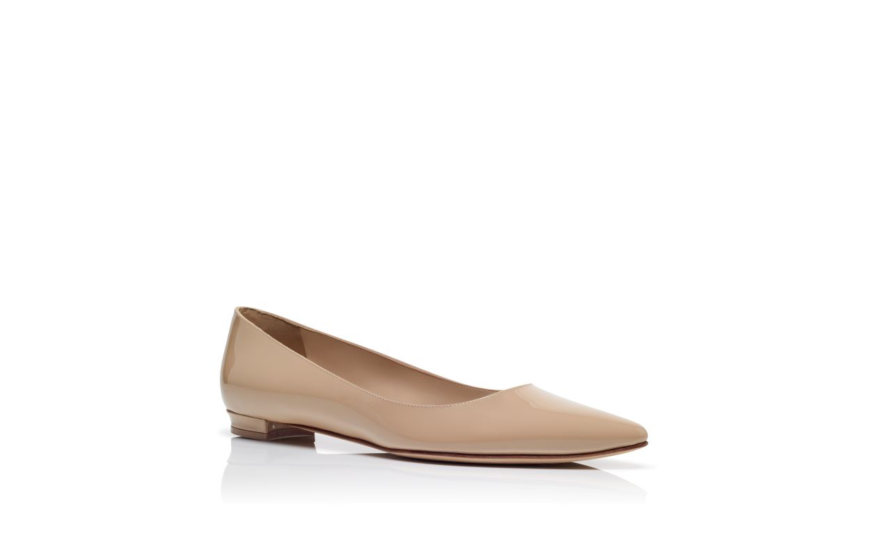 Zapatillas planas de cuero brillante beige claro punta estrecha