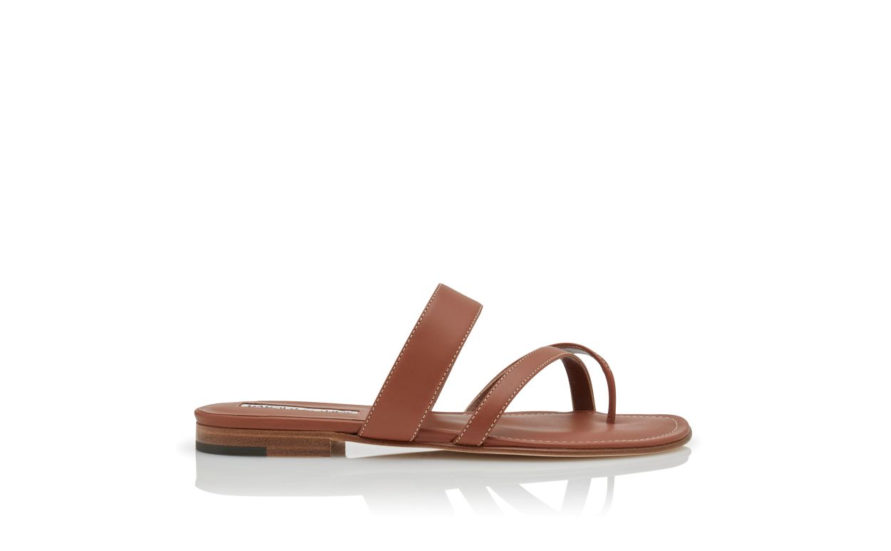 Chanclas planas de cuero de vitela marrón con correas cruzadas