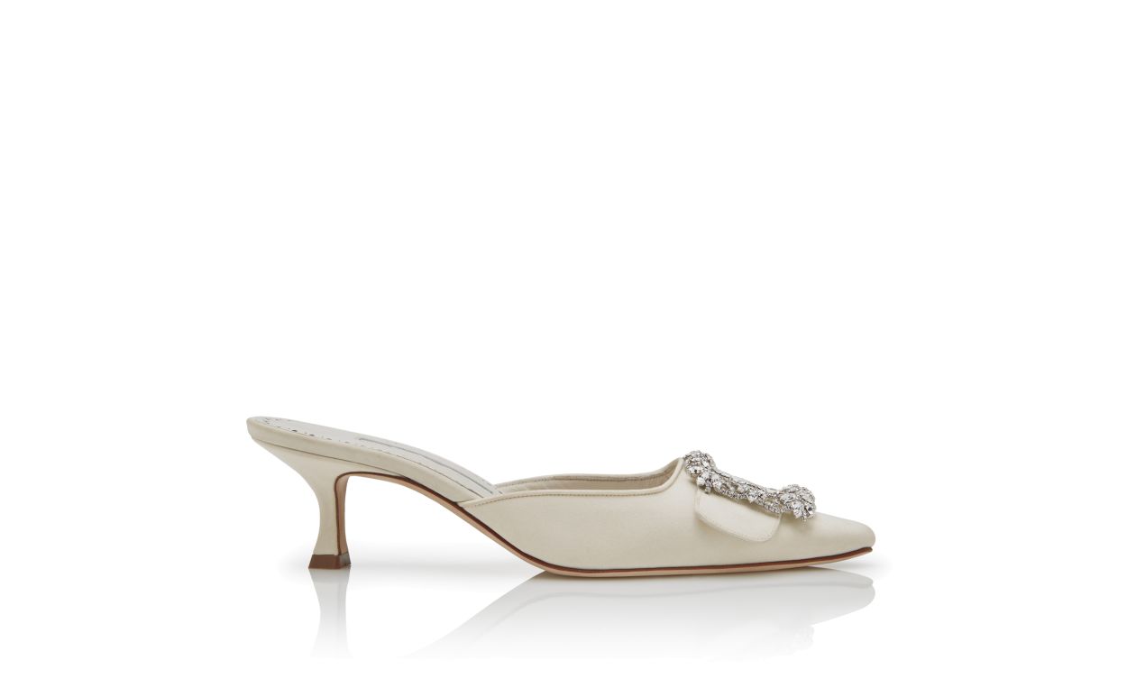 Mules de crepé de China con hebilla de joyería