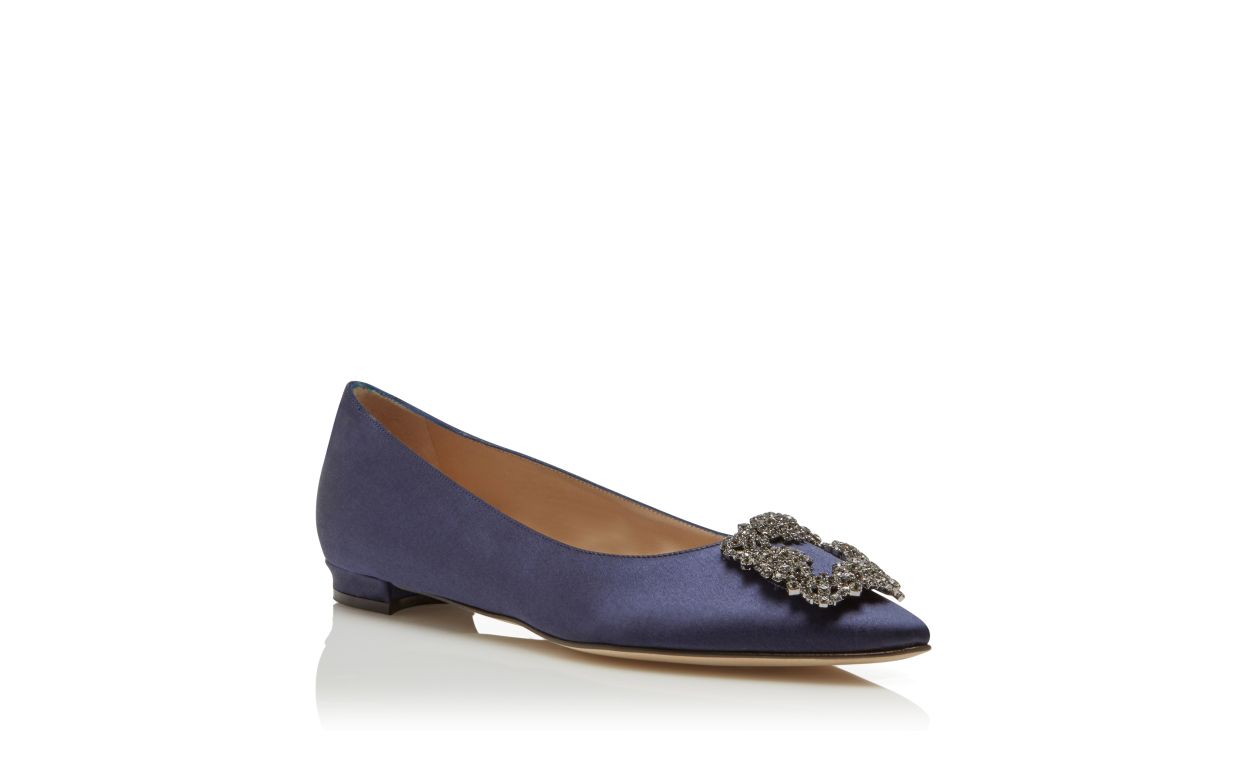 Zapatillas planas de satín azul marino con hebilla de joya