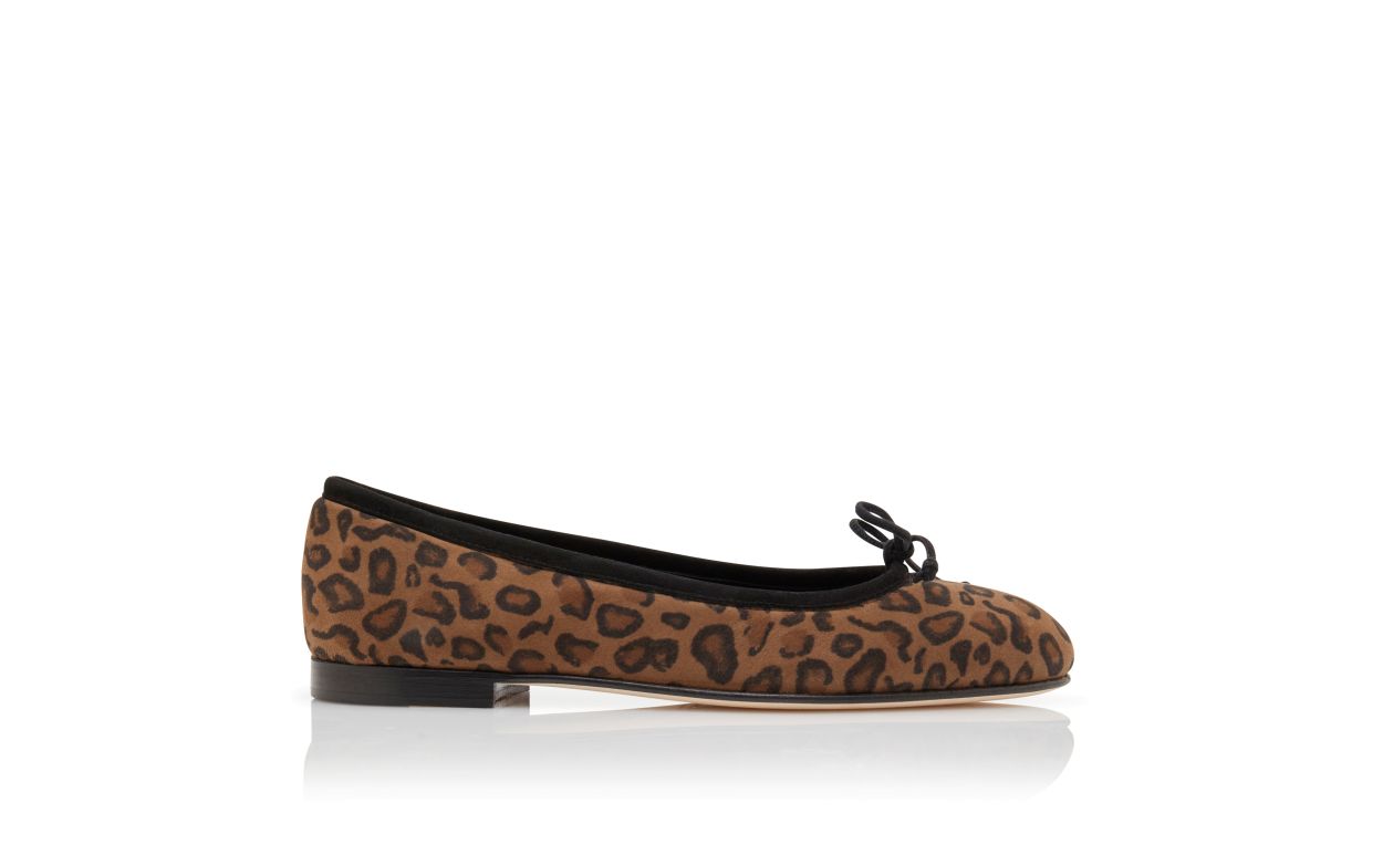 Zapatillas planas de ante marrón con estampado animal