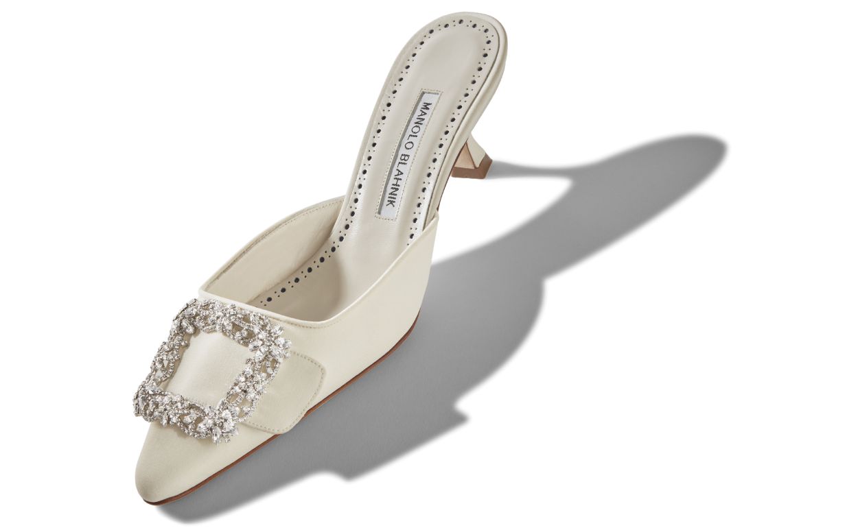 Mules de crepé de China con hebilla de joyería