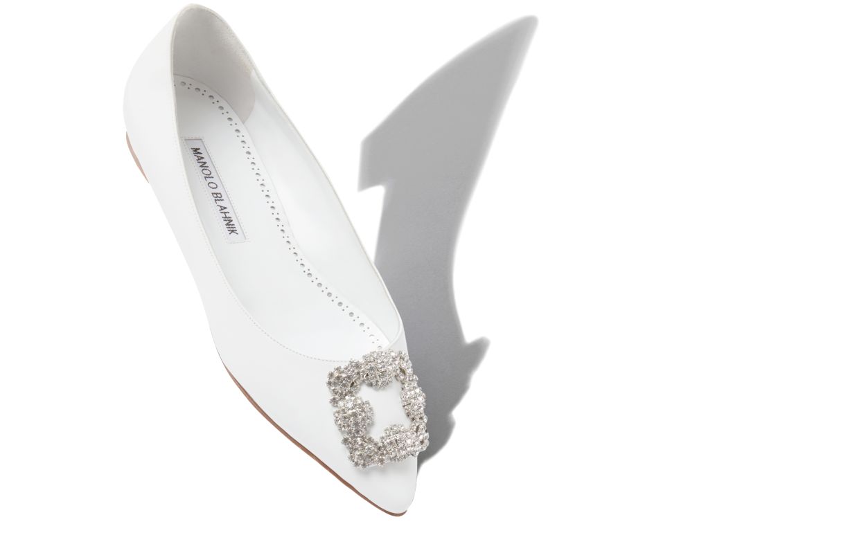 Zapatillas planas de cuero de becerro blanco con hebilla de joya