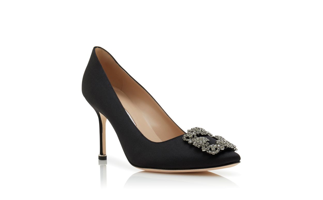 Zapatos de tacón con hebilla de joyería de satín negro