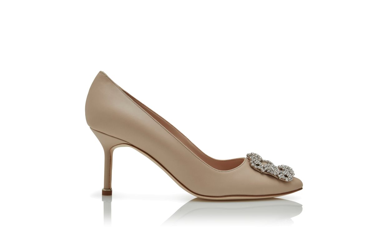 Zapatillas de cuero de ternera beige claro con hebilla de joya