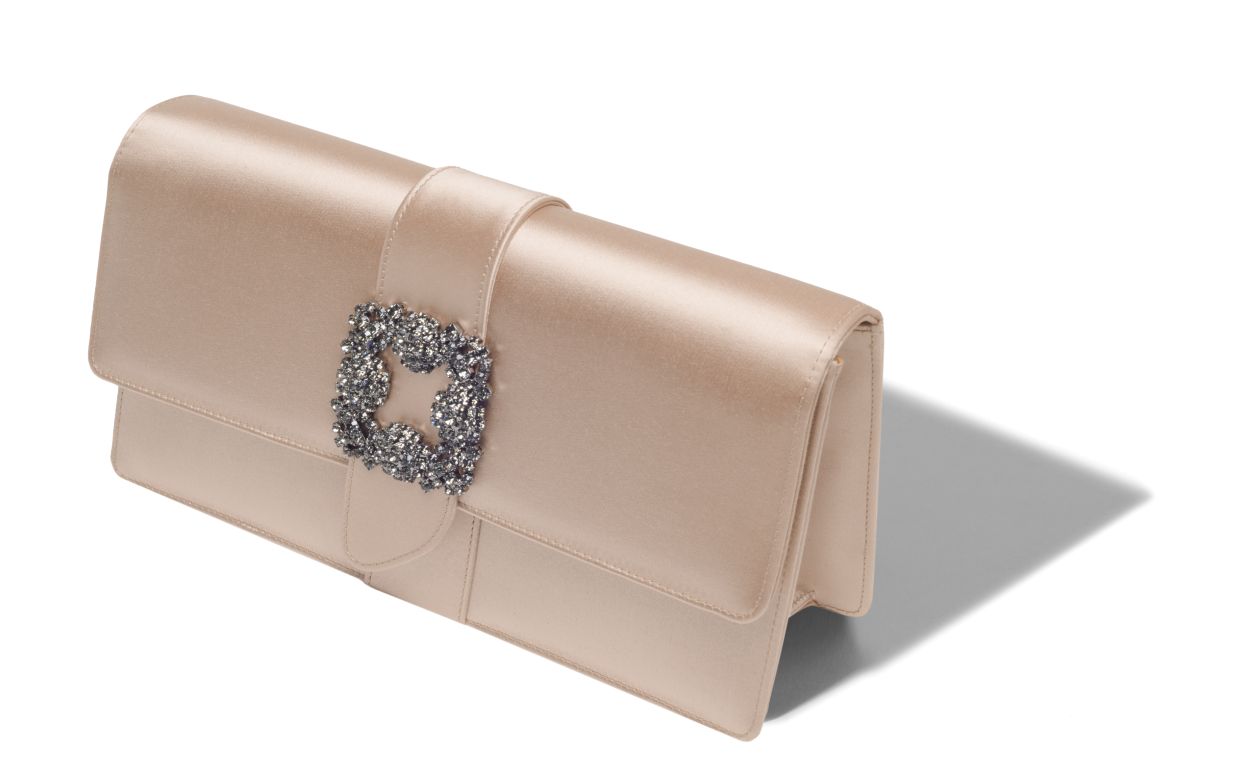 Bolso de mano rectangular de satín beige con hebilla de joya